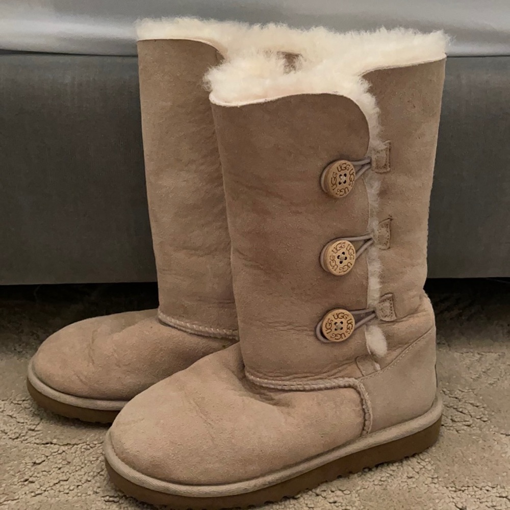 Girls size 3 cream UGG boots!